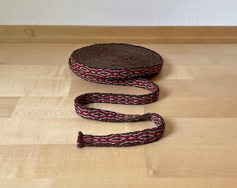 Bordure tissée aux tablettes - ruban tissé - laine, brun-brun clair-rouge, motif nid d'abeille - GN de reconstitution médiévale