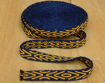 Tablet-woven border - Hand-woven tablet border - Wool dark blue-yellow arrow pattern - Middle Ages reenactment LARP