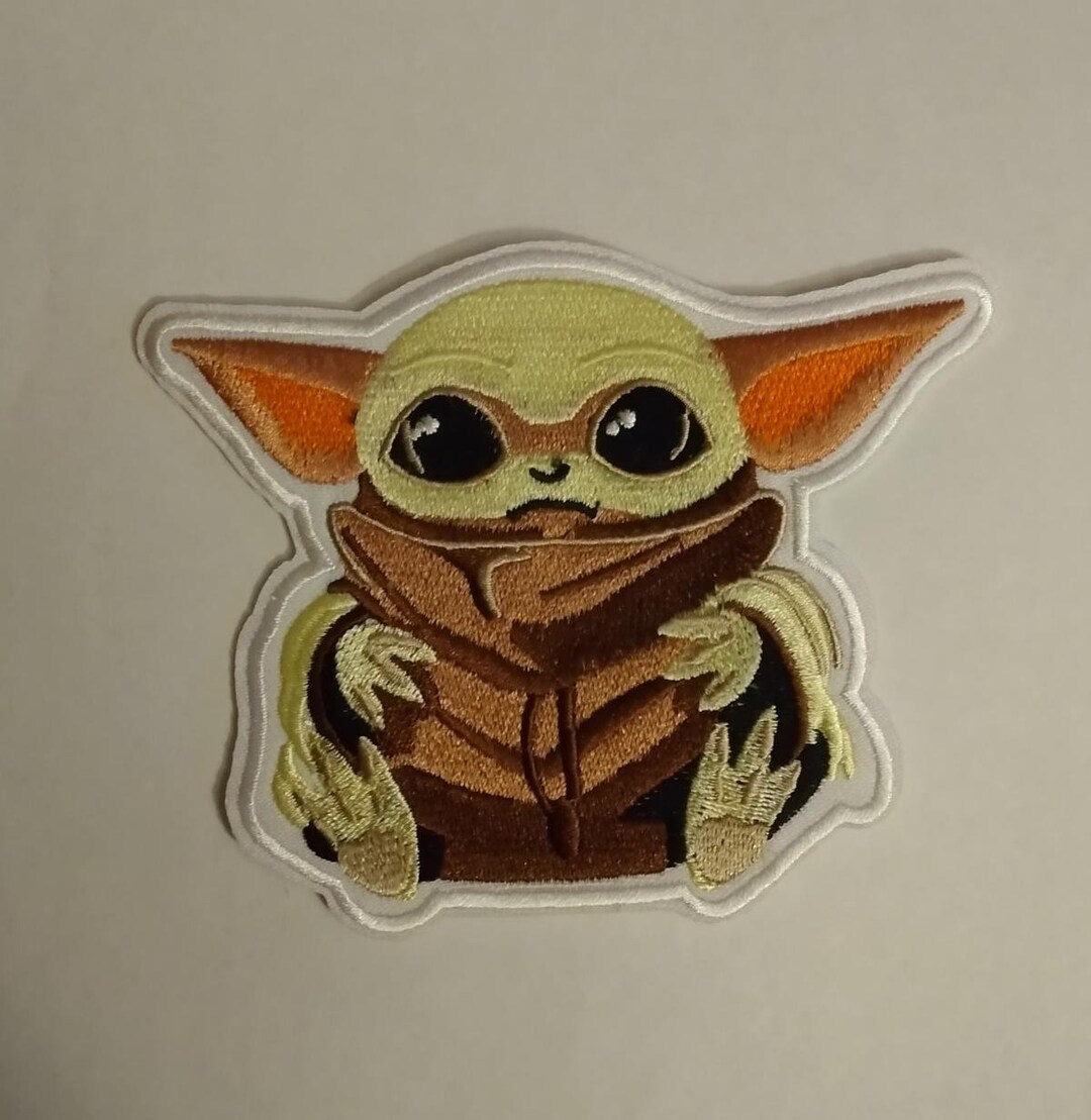 Baby Yoda Mandalorian Embroidered Patch  4" Wide X 2-3/4" Tall  Iron O Sew On - Foto 2