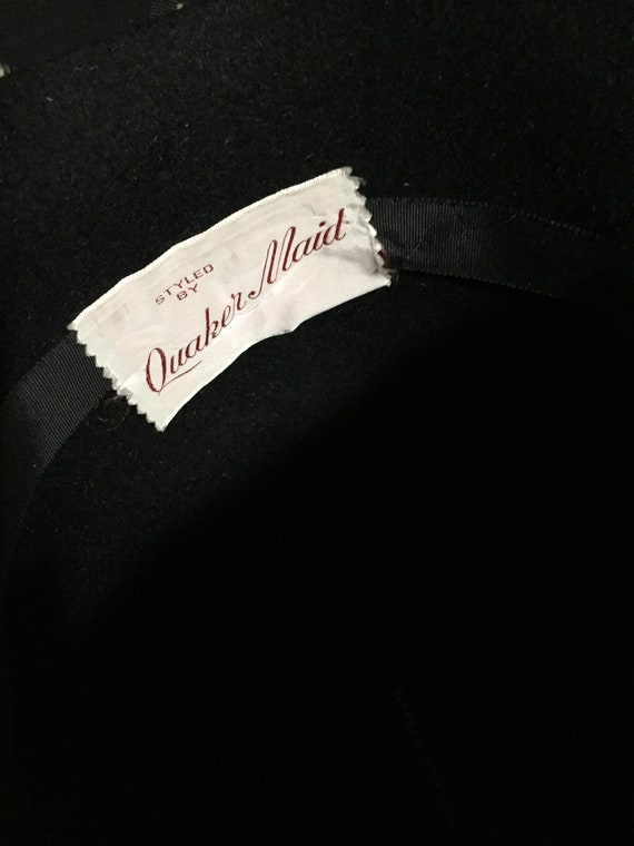 1960-70ish Quaker Maid Black Felt Cloche-MINT ! V… - image 4