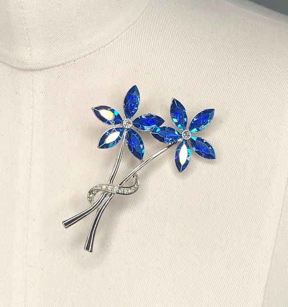 1989 Avon Fashion Blue Flower Pin/ Brooch, Vintag… - image 3