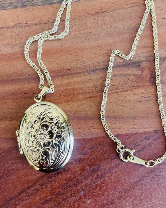 Avon NIB Gold Tone Locket - image 3