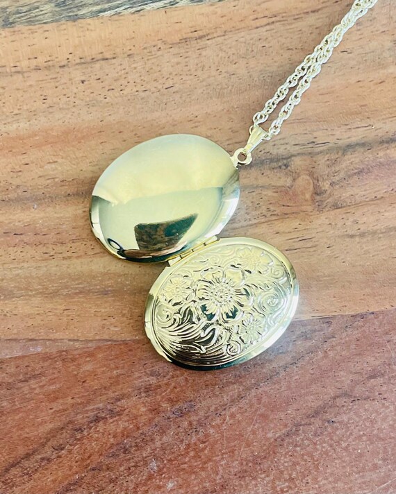 Avon NIB Gold Tone Locket - image 5