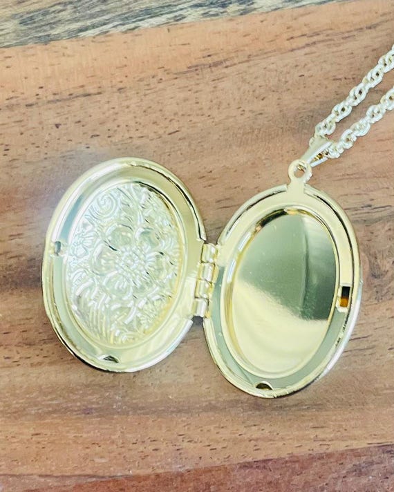 Avon NIB Gold Tone Locket - image 4