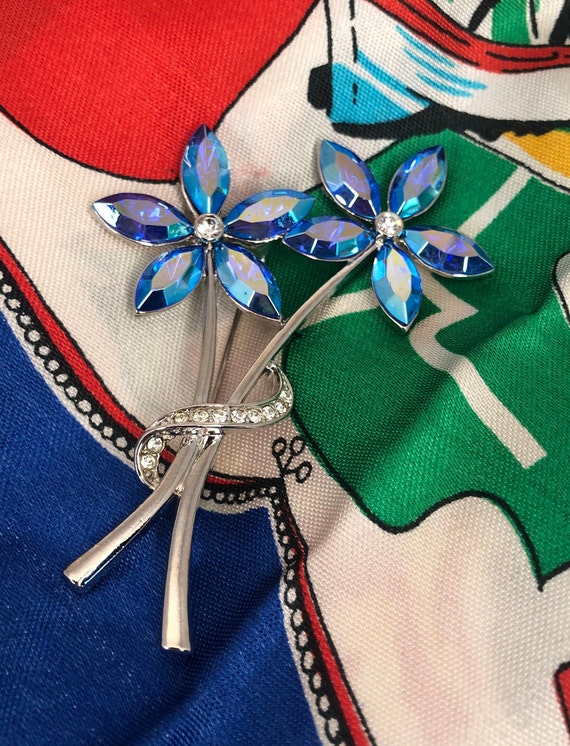1989 Avon Fashion Blue Flower Pin/ Brooch, Vintag… - image 5