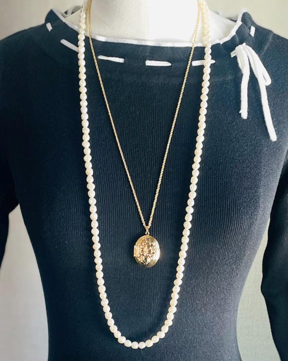 Avon NIB Gold Tone Locket - image 2