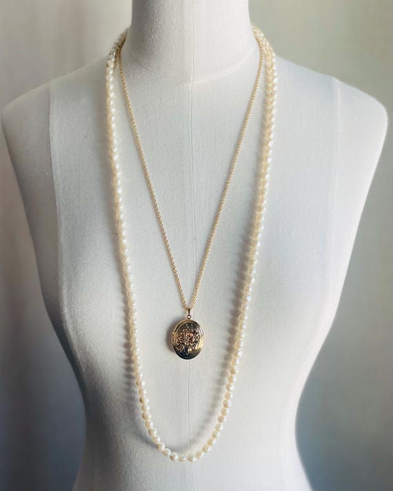 Avon NIB Gold Tone Locket - image 8