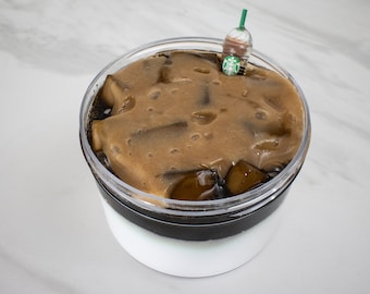 Slime - Iced Caramel Macchiato klart slime, Starbucks slime, doftande slime, tjockt slime, slime med charm, populärt slime, sommarslimes