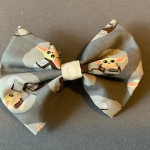 Grey Mandolorian hair bow