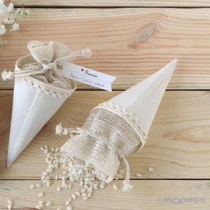 Cornet cone with throw of petals, rice, lavender etc...