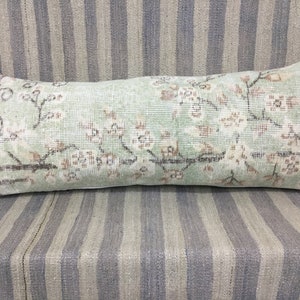 Anatolisk handgjord vintagematta med örngott, 12x36 blommig design, ländryggsöverdrag, heminredningsgåvor, mjuka gröna och bruna färger, 14x36 kudde bild 4