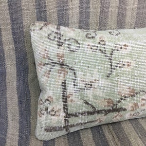 Anatolisk handgjord vintagematta med örngott, 12x36 blommig design, ländryggsöverdrag, heminredningsgåvor, mjuka gröna och bruna färger, 14x36 kudde bild 7