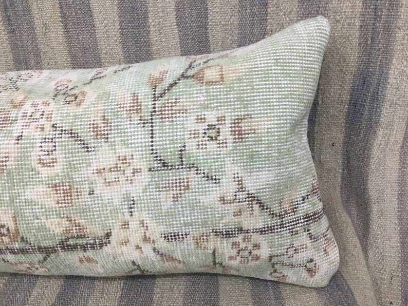 Anatolisk handgjord vintagematta med örngott, 12x36 blommig design, ländryggsöverdrag, heminredningsgåvor, mjuka gröna och bruna färger, 14x36 kudde bild 5