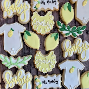 Biscoitos de glacê real para chá de bebê com limão