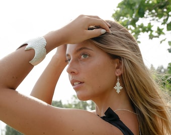 Pulsera tipo brazalete con águila hecha a mano: latón bañado en plata 925, joyería festiva.
