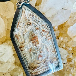 Błogosławiony tajski amulet Buddy (Phrueang) zapewniający ochronę, szczęście, sukces, bogactwo, miłość, zdrowie, prezenty dla niej, dziewczyny, mamy