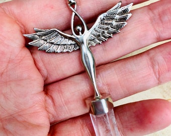 Pingente de Anjo em Prata (Latão Branco): Talismã de Cristal de Quartzo Transparente, Feito à Mão para Proteção