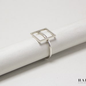 Geometric wire ring. Handmade modern square silver ring.