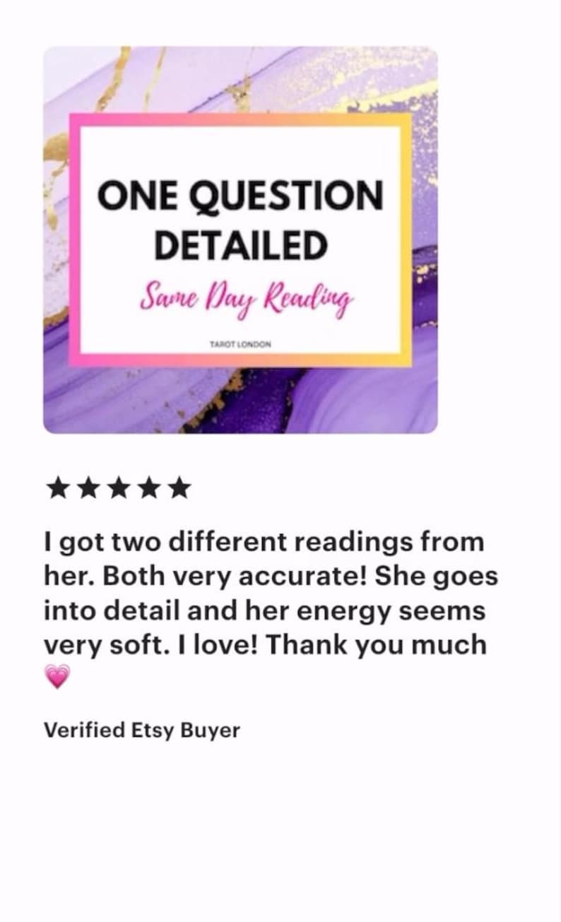 Pu&ograve; includere: Grafica con il testo "ONE QUESTION DETAILED Same Day Reading" in nero e rosa, con sfondo oro e viola. Sotto, una recensione del cliente con cinque stelle e un cuore.