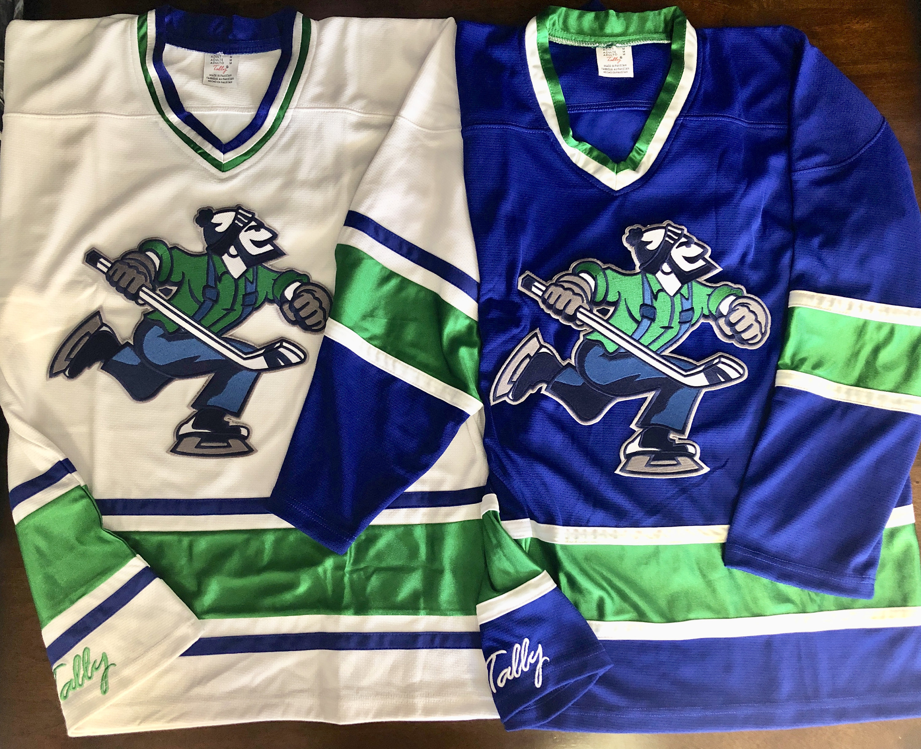 Vancouver Canucks new 3rd jersey : r/hockey