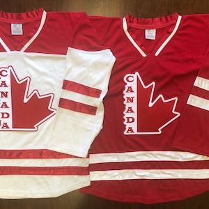 Team Canada Hockey Jersey Mens Medium 2010 Olympics Red Long Sleeves Sports