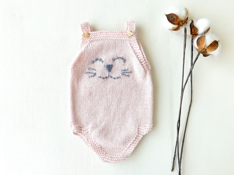 Pink cotton baby bodysuit 0-3 months Knitted cat bodysuit Knitted baby beanie Baby girl gift