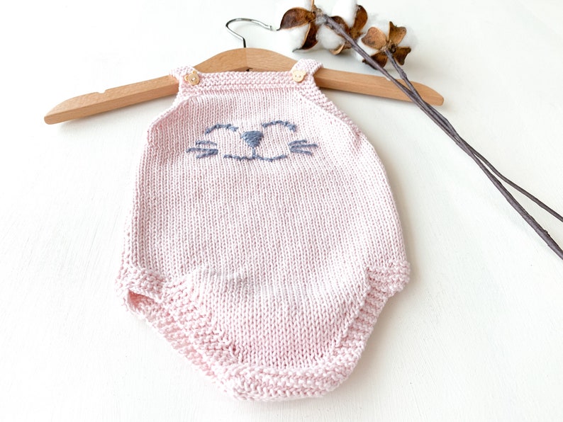 Pink cotton baby bodysuit 0-3 months Knitted cat bodysuit Knitted baby beanie Baby girl gift