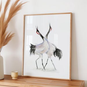 Akvarell väggkonst med dansande trana | Minimalistisk fågeltryck | Zen heminredning | Personlig bröllopspresent | Modern japansk naturkonst bild 1