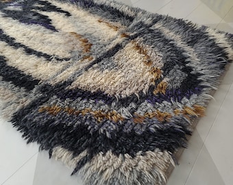 Handmade Wool Rya Rug, "Blåmussla" Design, 1960s Swedish Mid-Century Modern