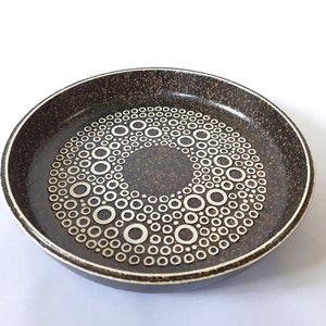 Big ceramic bowl / plate "Kreta" designed by Britt-Louise Sundell for Gustavsberg, Sweden. 1960s.