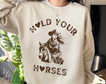 Sudadera de cuello redondo de vaquera Hold Your Horses, estética western, retro, boho, cuello redondo, salvaje oeste, country, western, sudaderas de cuello redondo de moda