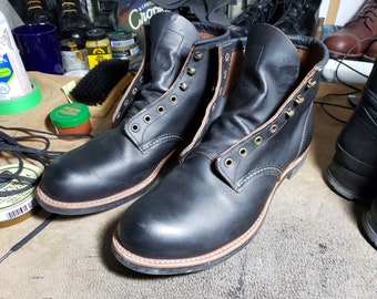 Red Wing Heritage black plain toe Beckman