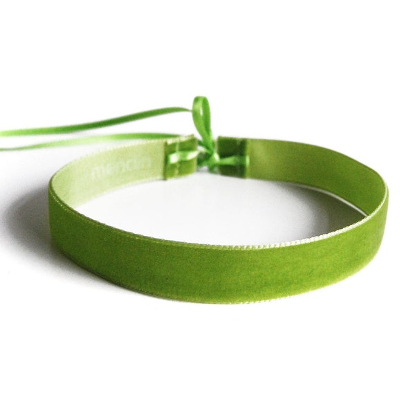 APPLE GREEN VELVET Choker - Weicher, dichter, apfelgrüner Samtchoker, der mit Double Face Satinbändern individuell gebunden wird