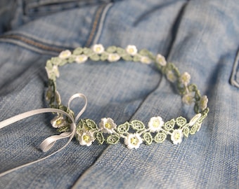 SPRINGTIME CHOKER - Sweet, narrow lace collar with green leaves & milky white flowers plus satin ribbons for individual tying