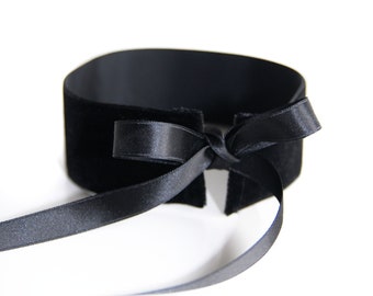 BIG BLACK VELVET Choker - Timeless, wide, black velvet choker, individually tied with double face satin ribbons