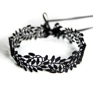 LEAVES CHOKER - Delicate, black lace choker in a leaf design, which is individually closed with two double face satin ribbons