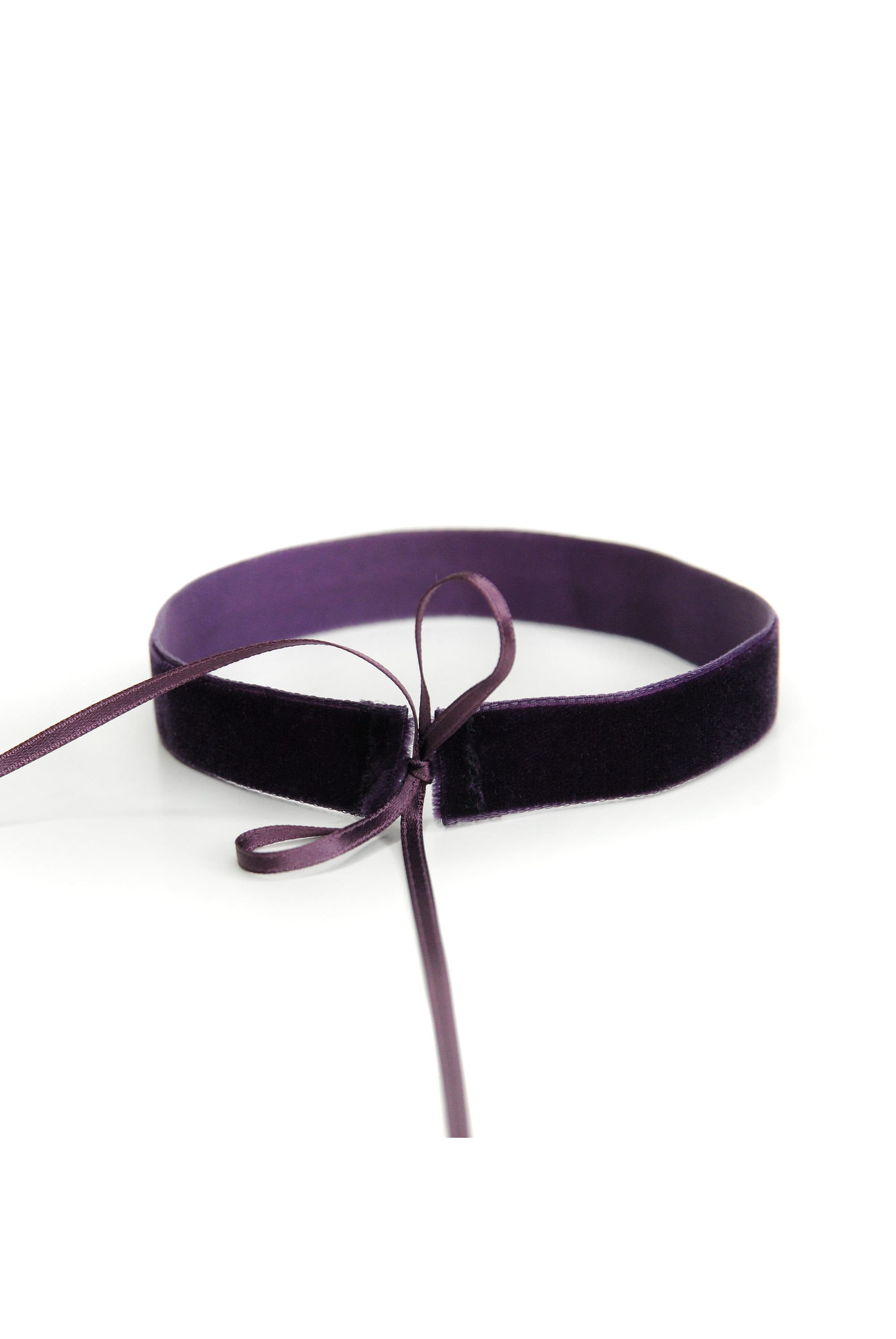 PLUM VELVET CHOKER - Plum-colored velvet choker with double-faced satin ribbons for tying