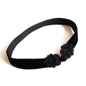 TRIMMING CHOKER black, stylish velvet choker, which is closed with an ornate trimmings closure with small beads image 3