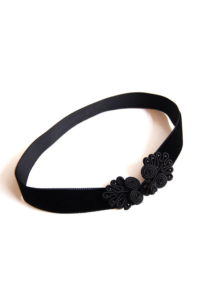 TRIMMING CHOKER black, stylish velvet choker, which is closed with an ornate trimmings closure with small beads image 3