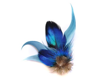 WAVE Hair Clip - Wavy, blue goose feathers in combination with shimmering, sometimes rare feathers from the peacock on a metal brace