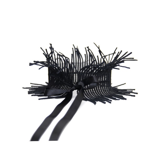 NETWORK - Extravaganter, schwarzer Halsschmuck aus weicher Polyesterspitze und Double Face Satinbändern zum individuellen Binden