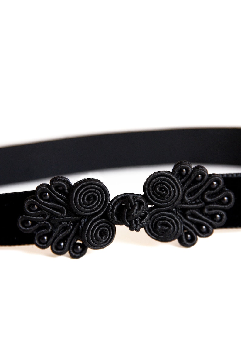 TRIMMING CHOKER black, stylish velvet choker, which is closed with an ornate trimmings closure with small beads image 4