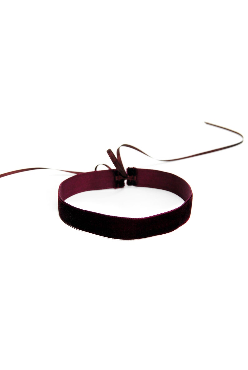 BURGUNDY VELVET CHOKER Elegant, burgundy velvet choker with thin double-face satin ribbons for tying image 2