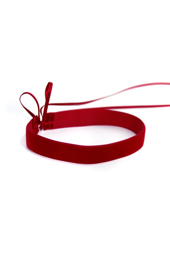 BLOOD RED VELVET Choker - Weicher, dichter Samtchoker in warmen Rot mit Double Face Satinbändern zum individuellen Binden