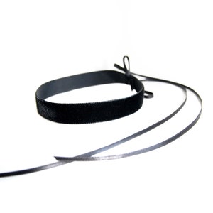 GARGANTILLA DE TERCIOPELO NEGRO elegante gargantilla de terciopelo negro con finas cintas de raso para atar imagen 2