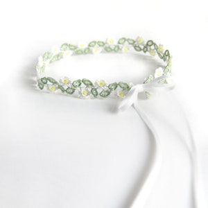 SPRINGTIME CHOKER Süßes, schmales Halsband aus Spitze mit grünen Blättern & milchweißen Blüten plus Satinbändern zum individuellen Binden Bild 6
