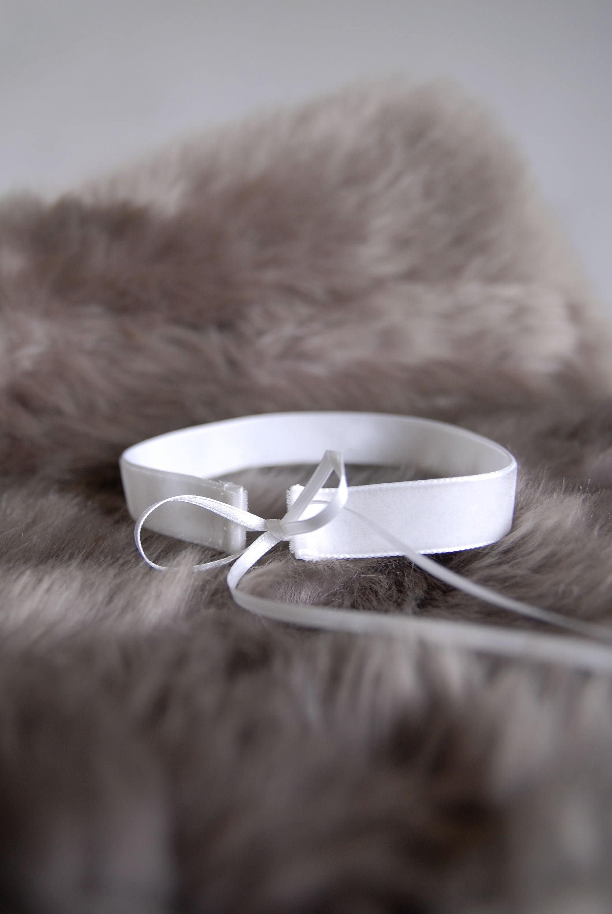 WHITE VELVET CHOKER - Cream-white velvet choker with thin satin ribbons for tying