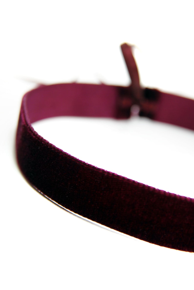 BURGUNDY VELVET CHOKER Elegant, burgundy velvet choker with thin double-face satin ribbons for tying image 3