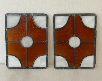 Darmowa wysyłka na terenie kontynentalnej części USA – Para zabytkowych paneli witrażowych w kolorze bursztynowym i białym