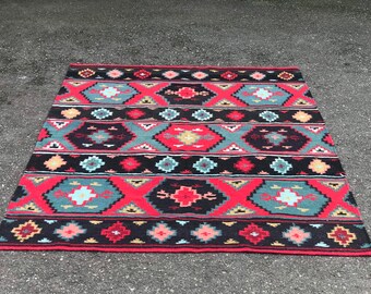 Free shipping within US - Vintage Hand Woven area rug bohemian style red green pink black